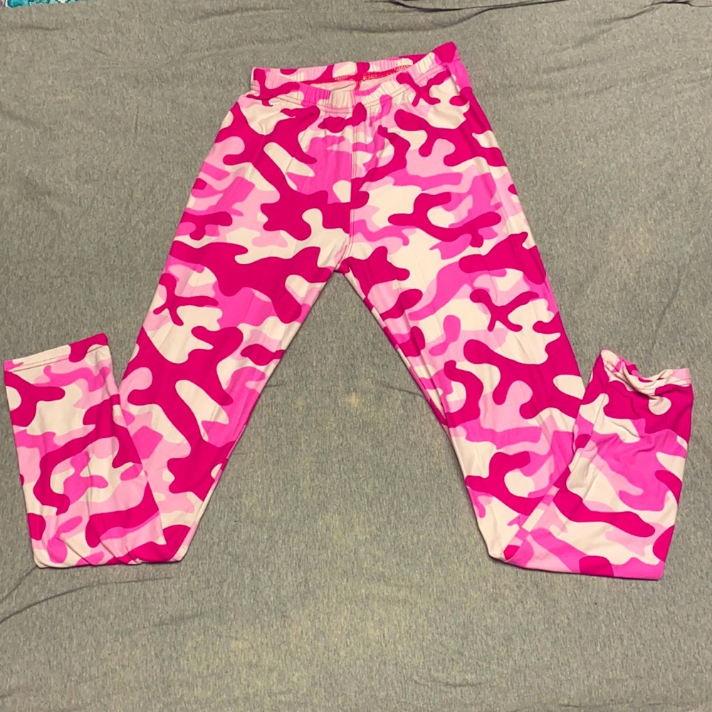 Pink camo leggings